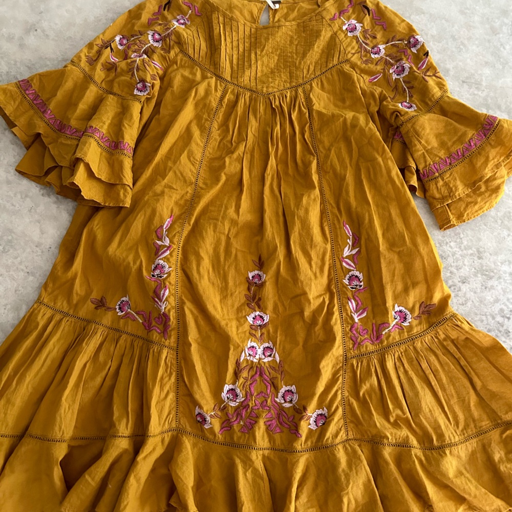 Free people dress size medium. Adorable !!